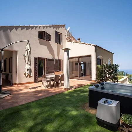 Sea View Jacuzzi & Sunset Escape In